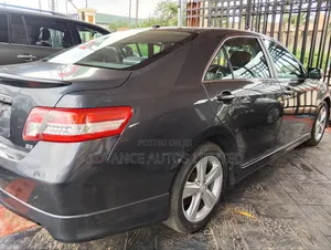 Toyota Camry SE 4dr Sedan (2.5L 4cyl 6A) 2011 Gray