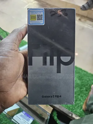 New Samsung Galaxy Z Flip4 256 GB Black