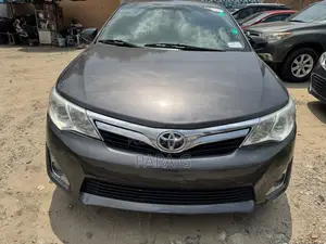 Toyota Camry XLE 4dr Sedan (2.5L 4cyl 6A) 2013 Gray
