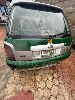 Nissan Micra 2000 Green