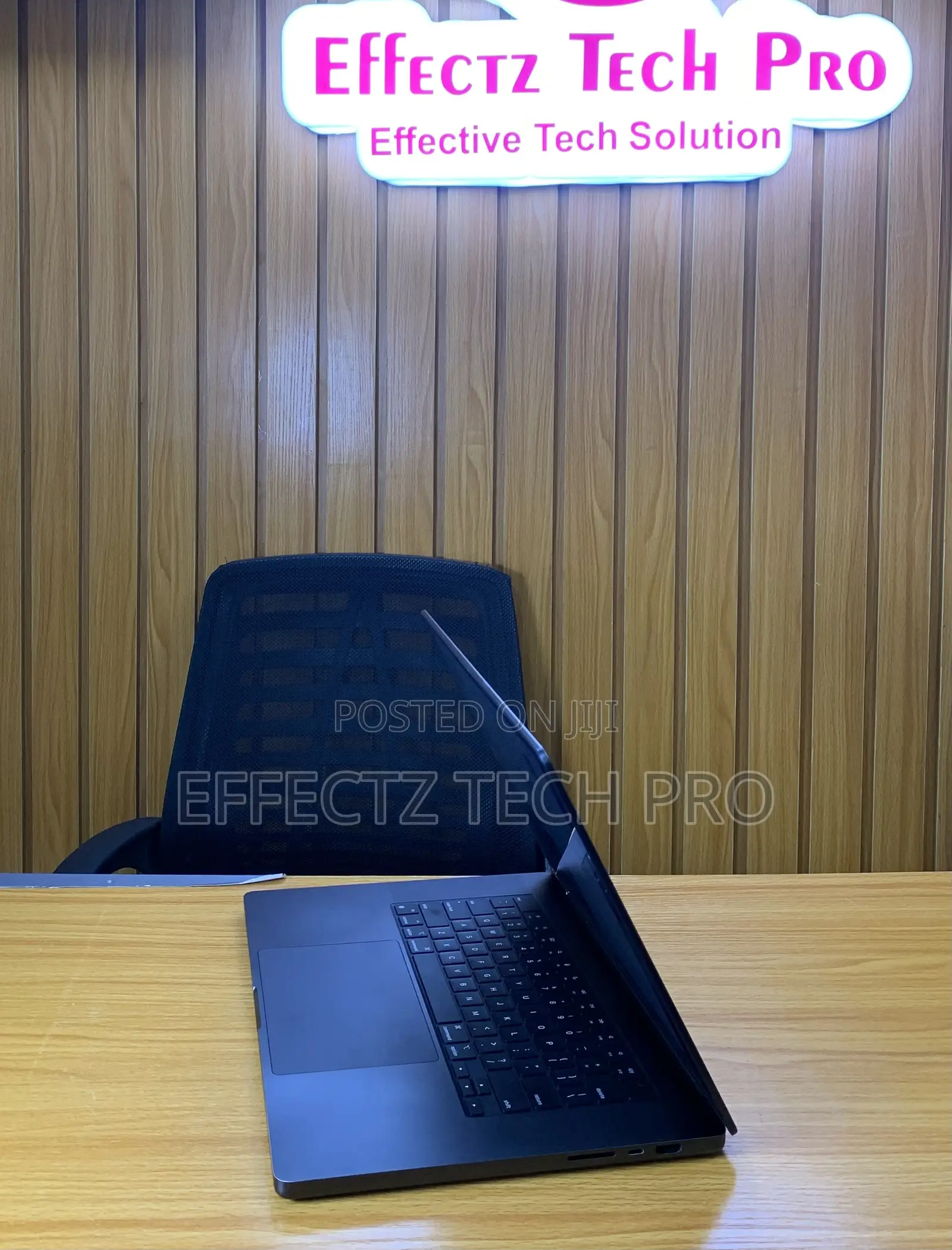 Laptop Apple MacBook Pro 2023 M3 Max 36GB Apple M3 Max SSD 1T