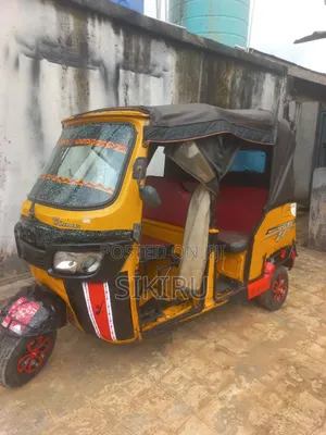 TVS HLX Plus ES 2023 Yellow