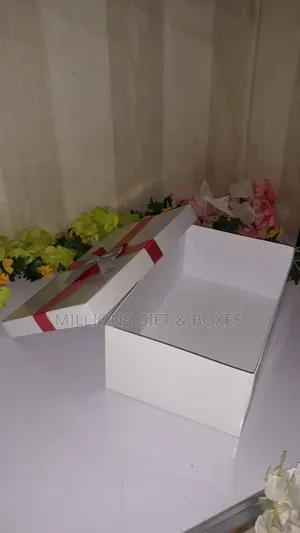 White Cover Removable Boxes With Ribbons