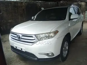 Toyota Highlander SE 2011 White