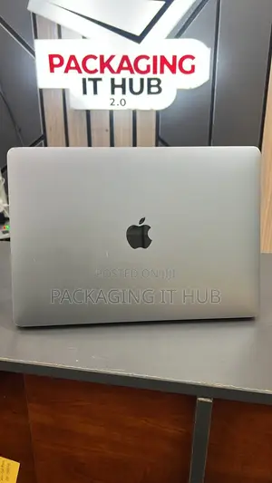 Laptop Apple MacBook Pro 2022 M2 8GB Apple M2 SSD 256GB