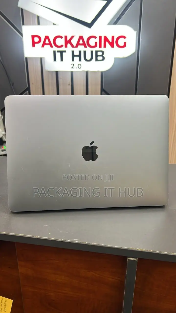 Laptop Apple MacBook Pro 2022 M2 8GB Apple M2 SSD 256GB