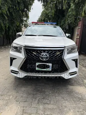 Toyota Hilux SR5 4x4 2015 White