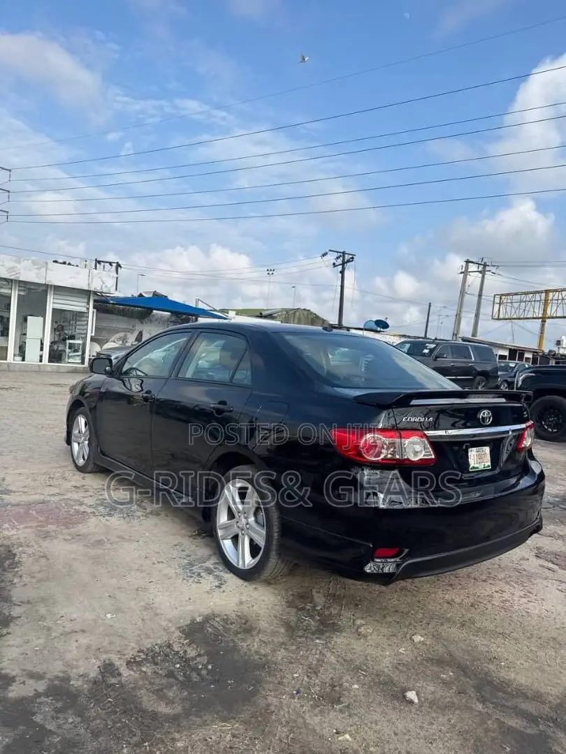 Toyota Corolla 2013 Black