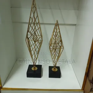 High Quality UK Pyramid Metal Showpiece