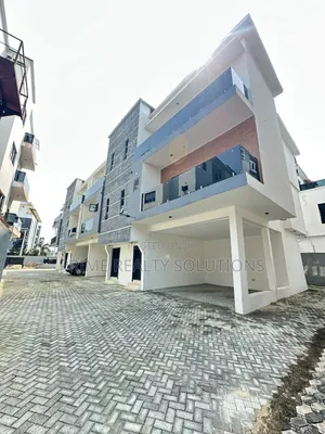 4bdrm Townhouse/Terrace in Ologolo for sale