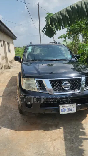 Nissan Pathfinder 2010 Black