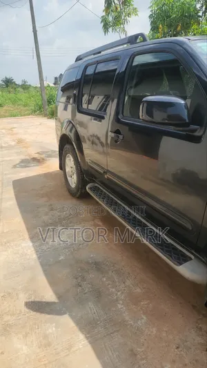 Nissan Pathfinder 2010 Black