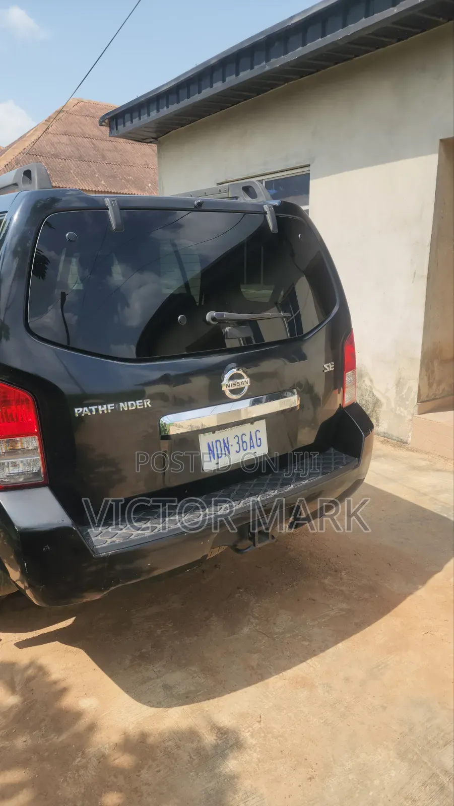 Nissan Pathfinder 2010 Black