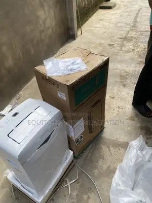 Hisense Non-Inverter Mini Floor AC 1.5hp Ap-12hw4rnp01
