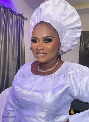 Professional Makeup Artist and Trainer