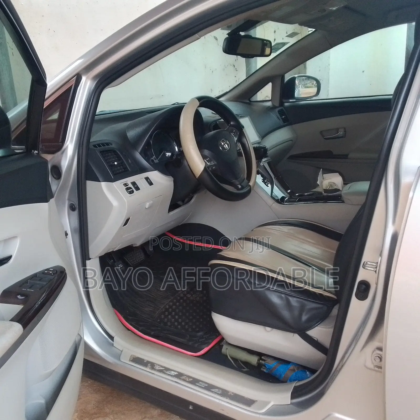Toyota Venza LE 2011 Silver