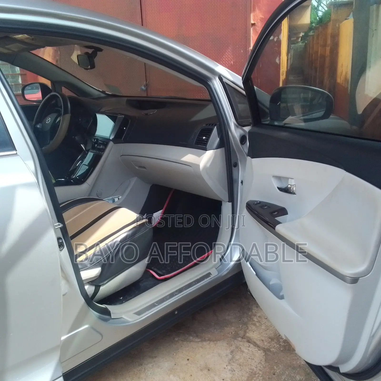 Toyota Venza LE 2011 Silver