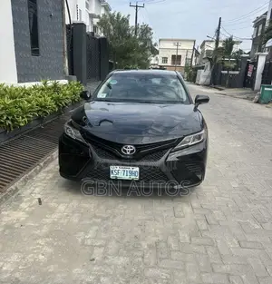 Toyota Camry SE FWD (2.5L 4cyl 8AM) 2018 Black