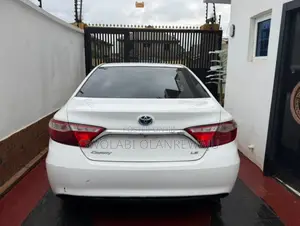 Toyota Camry LE 4dr Sedan (2.5L 4cyl 6A) 2017 White