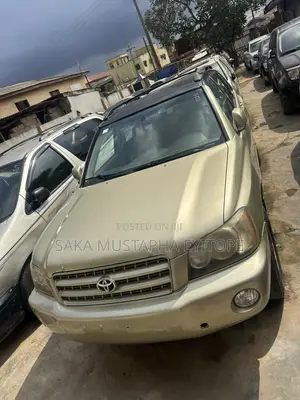 Toyota Highlander 2004 Gold