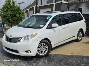 Toyota Sienna XLE 7-Passenger 4dr Minivan AWD (3.5L 6cyl 6A) 2014 White