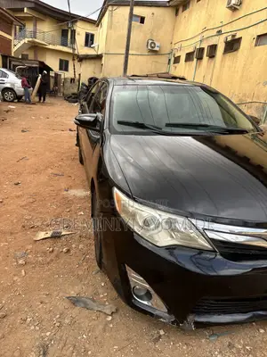 Toyota Camry XLE 4dr Sedan (2.5L 4cyl 6A) 2012 Black