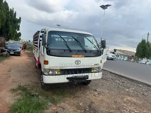 Toyota Dyna Truck 2004 White