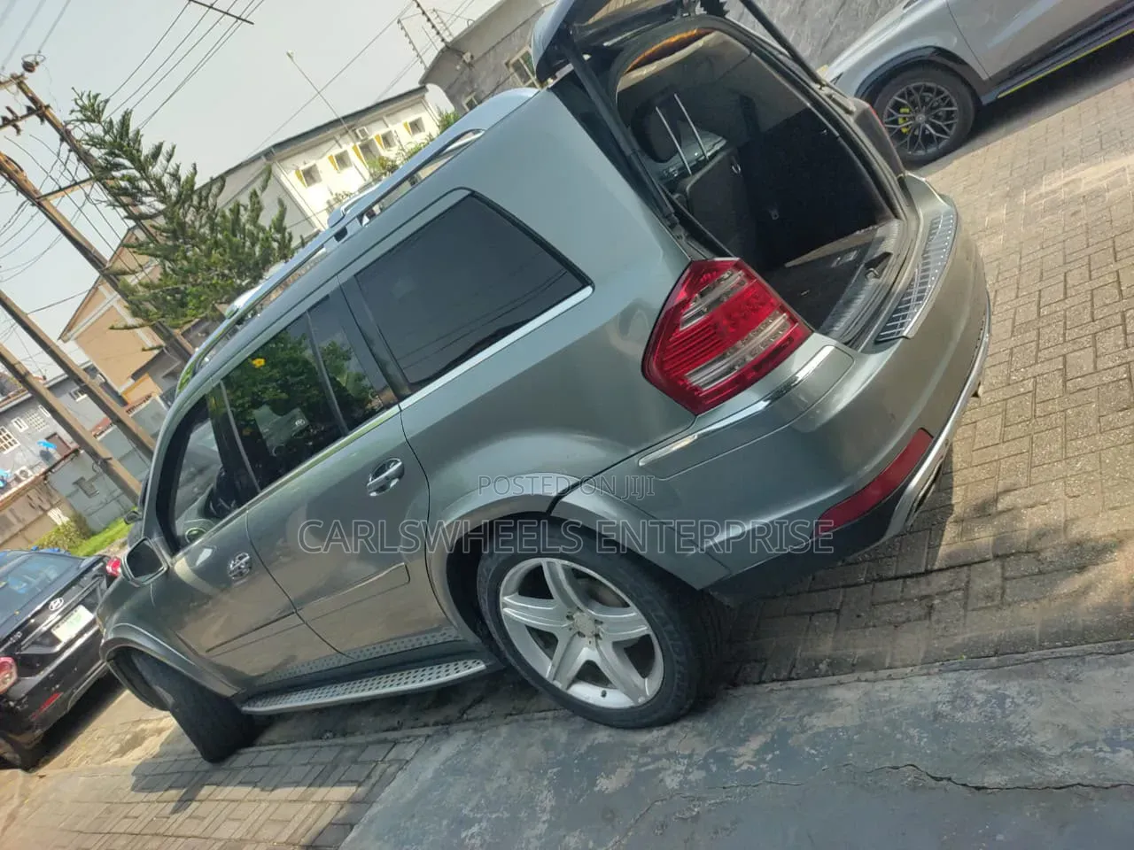 Mercedes-Benz GL-Class GL 550 2010 Gray