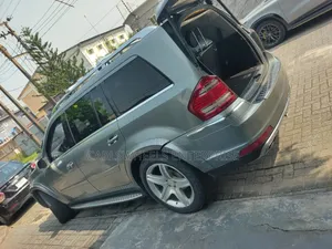 Mercedes-Benz GL-Class GL 550 2010 Gray