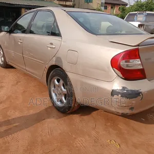 Toyota Camry 2004 Gold