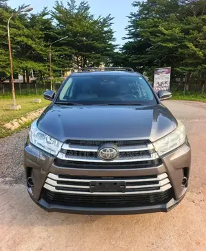 Toyota Highlander LE 4x2 (2.7L 4cyl 6A) 2018 Gray