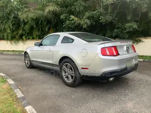 Ford Mustang V6 Coupe 2012 Silver