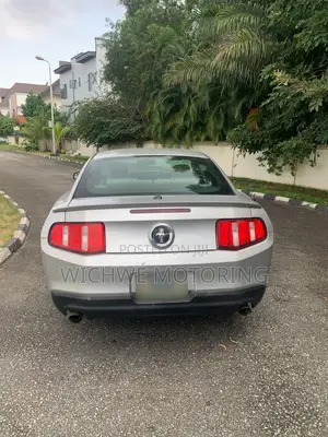 Ford Mustang V6 Coupe 2012 Silver
