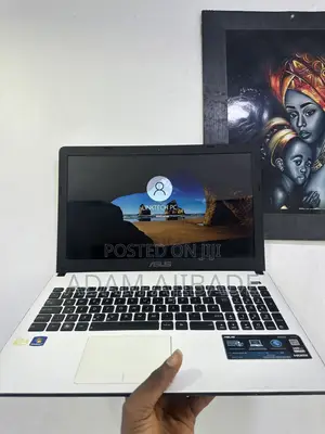 Laptop Asus X501U 8GB AMD HDD 320GB