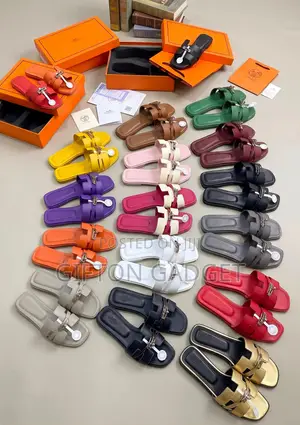 Hermès Chypre Two-Tone Leather Flat Sandals in Magenta & Off-White