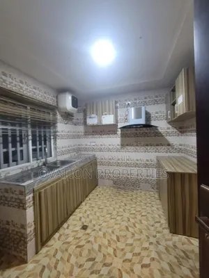 3bdrm Block of Flats in Ogunlana for rent