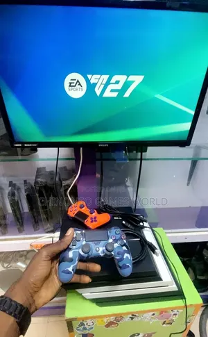 PlayStation4 PS4 With Games and Pad
