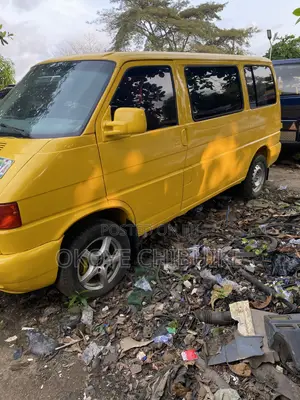Volkswagen Transporter 2004 Yellow