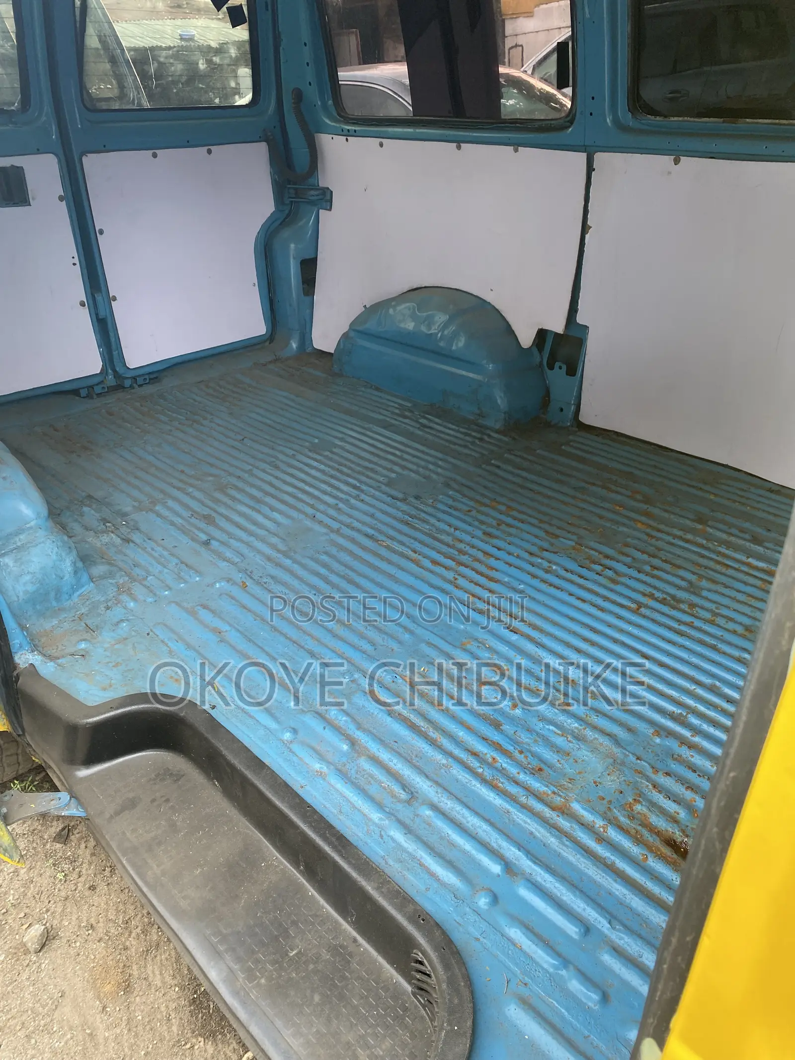 Volkswagen Transporter 2004 Yellow