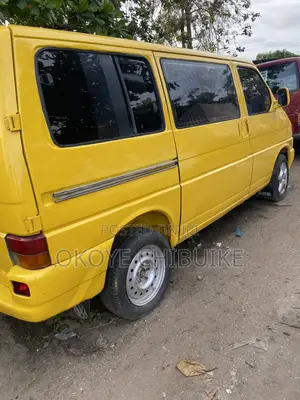 Volkswagen Transporter 2004 Yellow