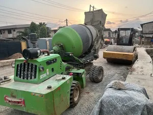 Neatly Used 3.5 Cubic Self Loading Mobile Concrete Mixer in Lagos