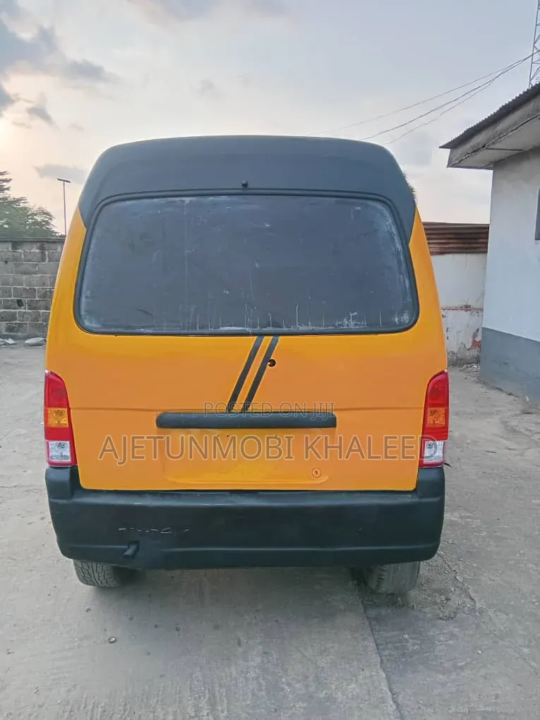 Suzuki APV Minibus 2010 Yellow