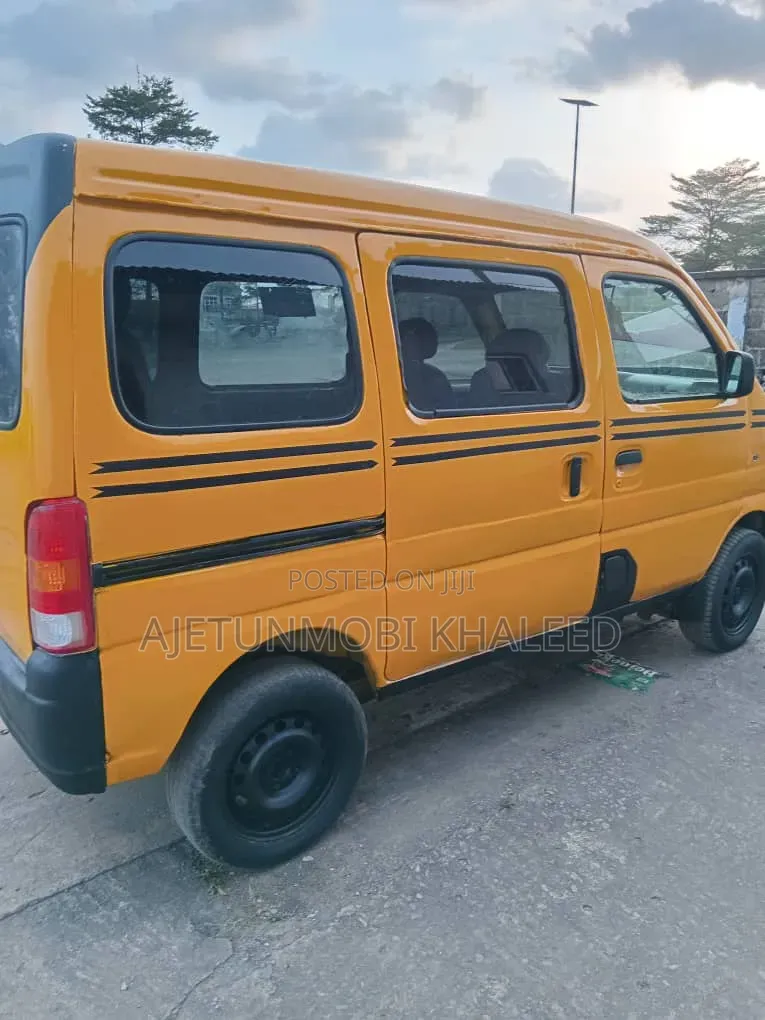 Suzuki APV Minibus 2010 Yellow