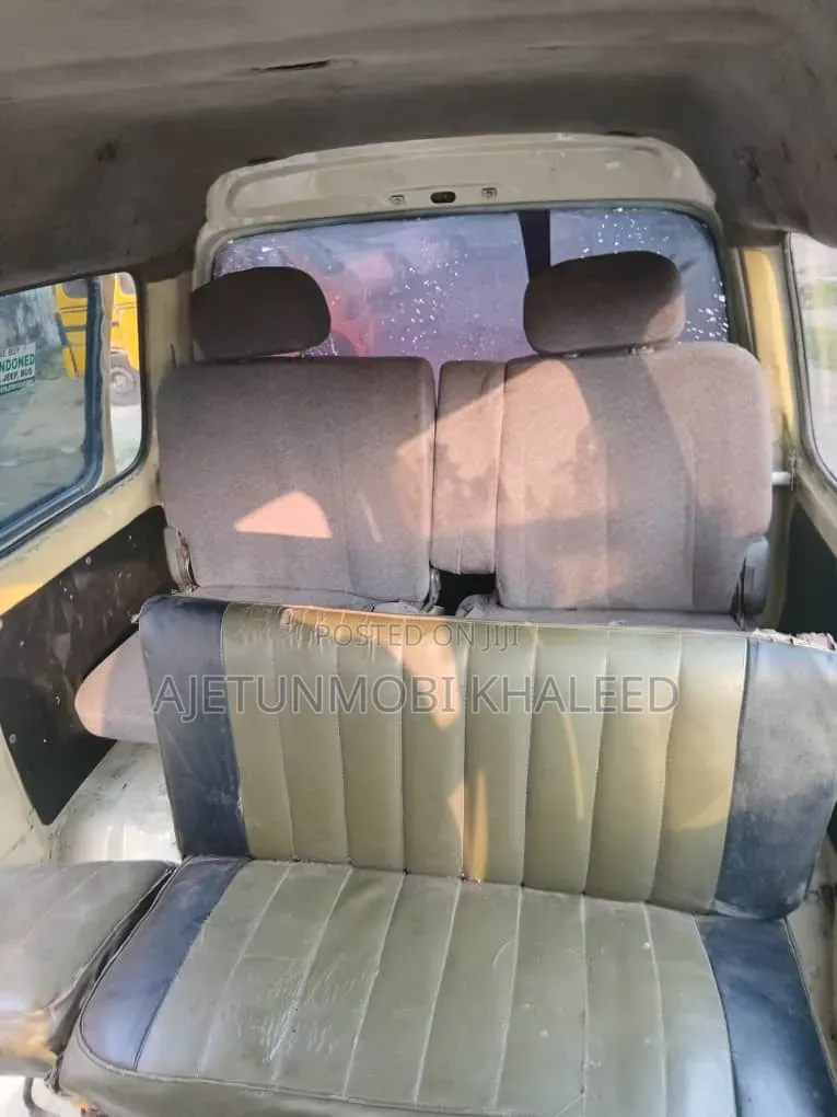 Suzuki APV Minibus 2010 Yellow