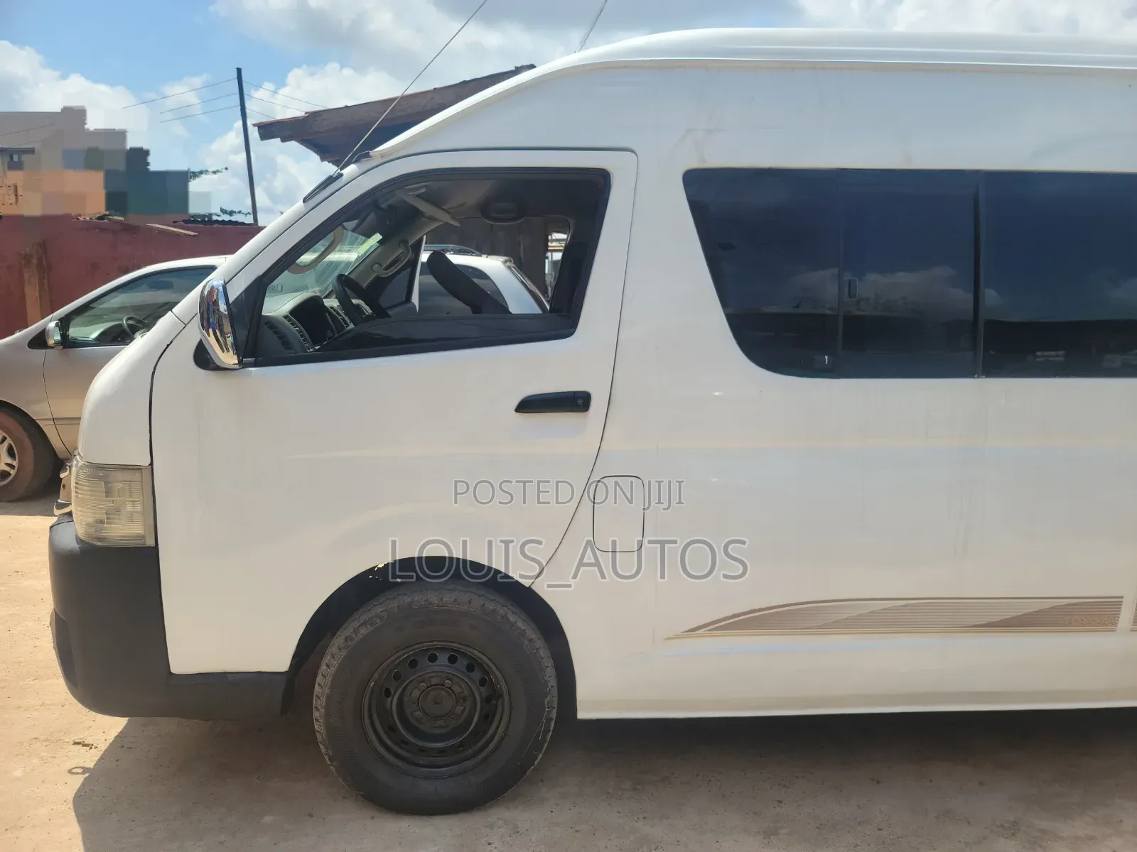 Toyota HiAce 2013 White