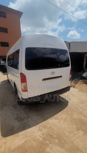 Toyota HiAce 2013 White