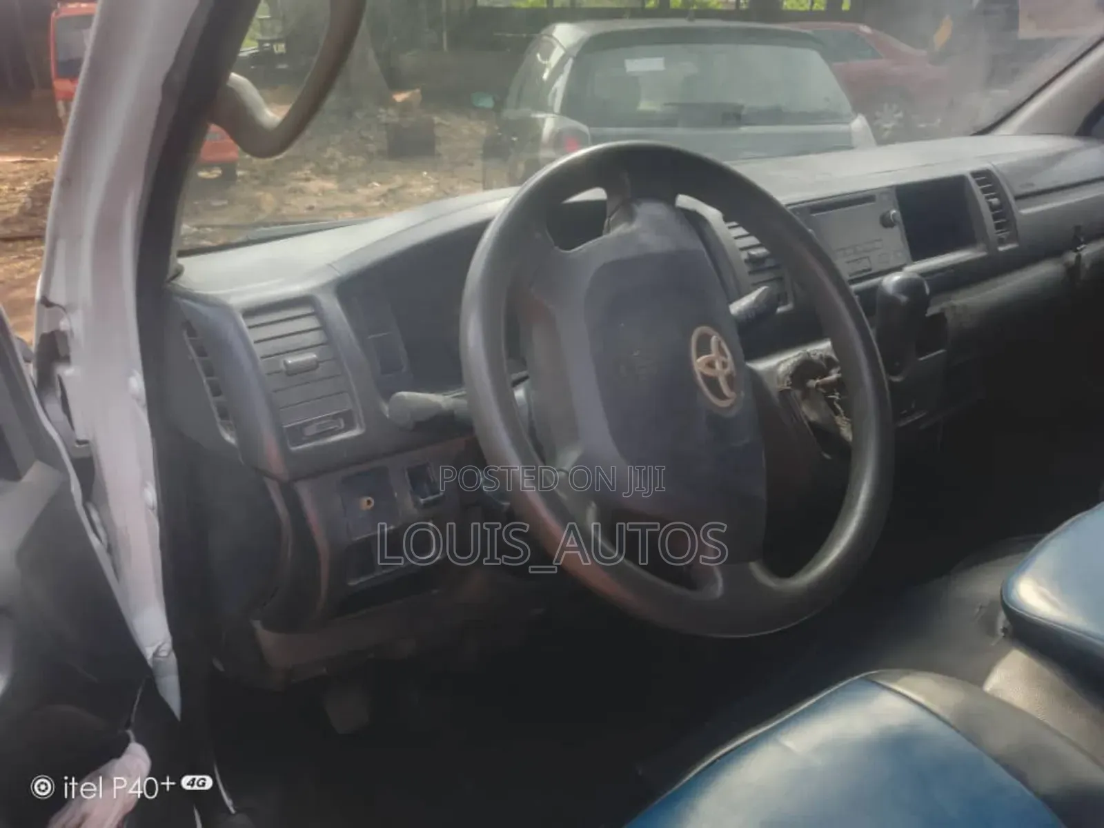 Toyota HiAce 2013 White