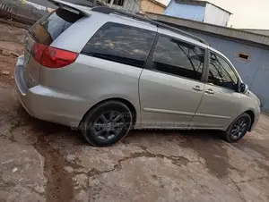 Toyota Sienna CE 2005 Silver
