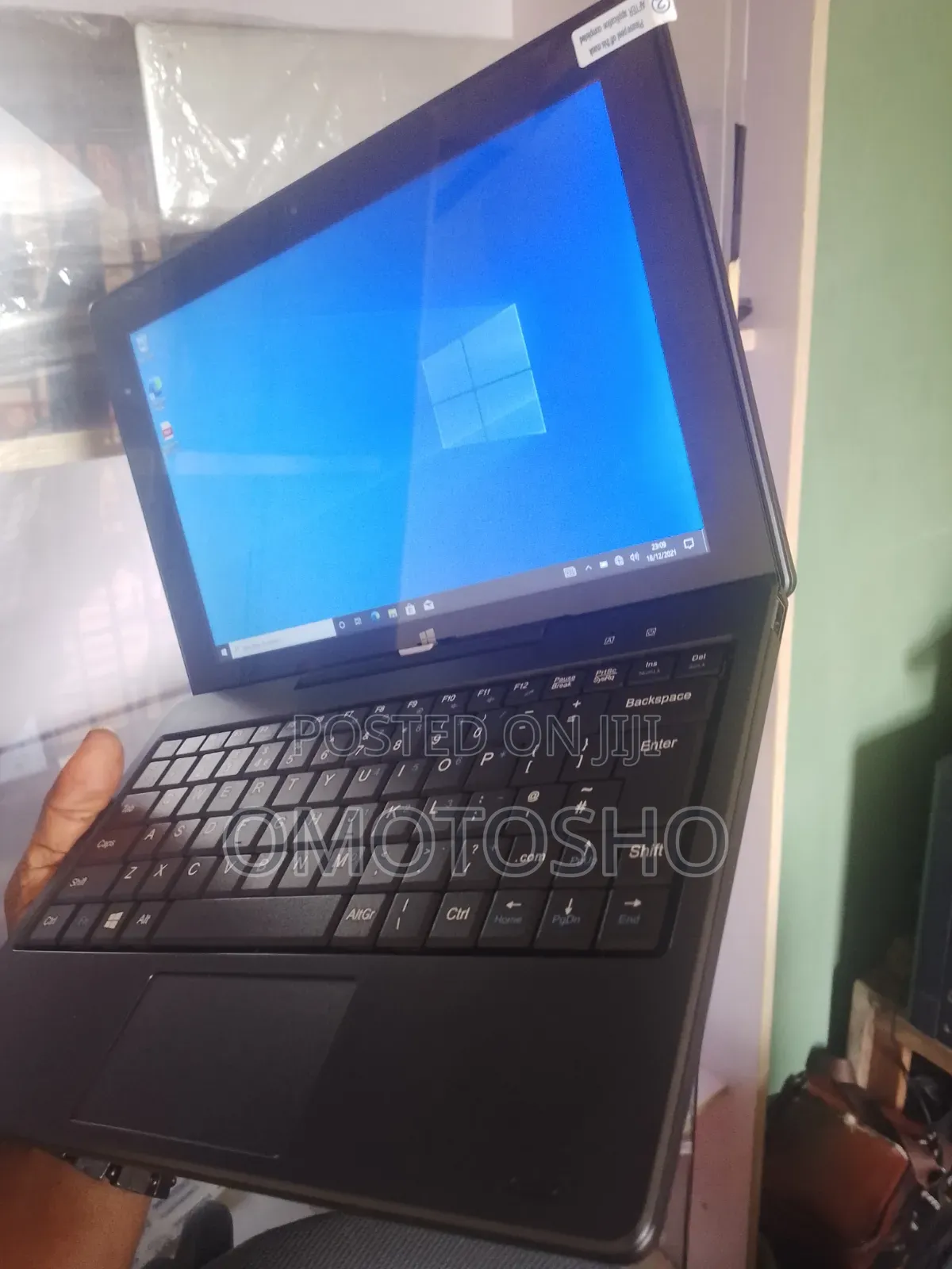 New Laptop Toshiba Satellite E40 4GB Intel Celeron eMMC 60GB