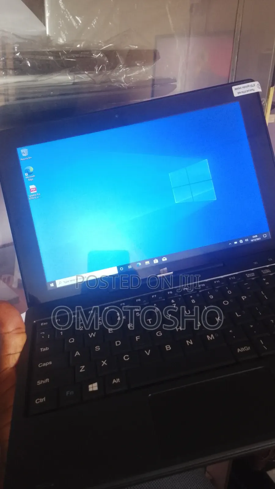 New Laptop Toshiba Satellite E40 4GB Intel Celeron eMMC 60GB